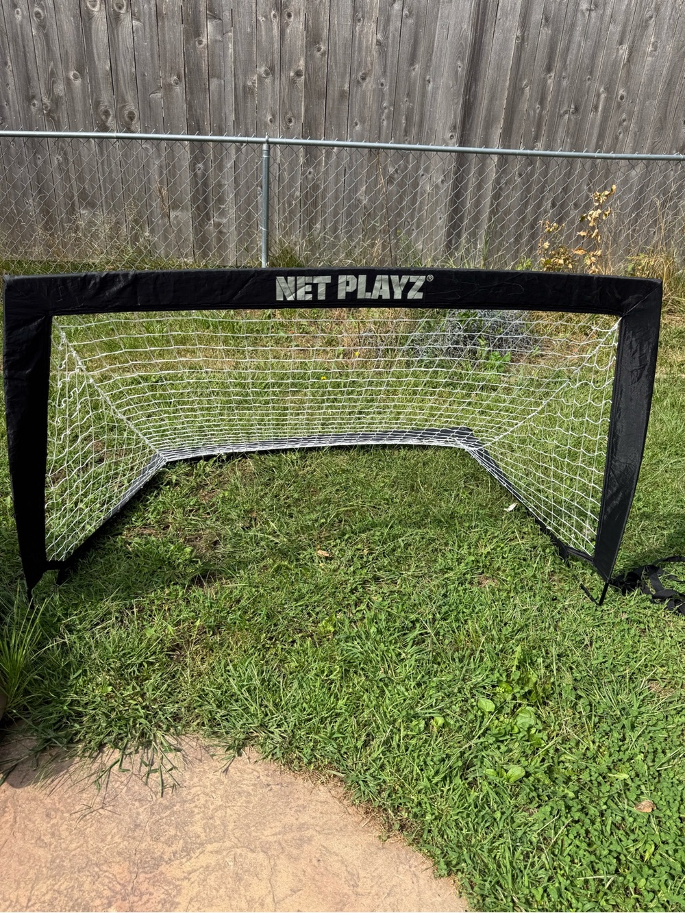 Portable soccer net comes in carrying bag